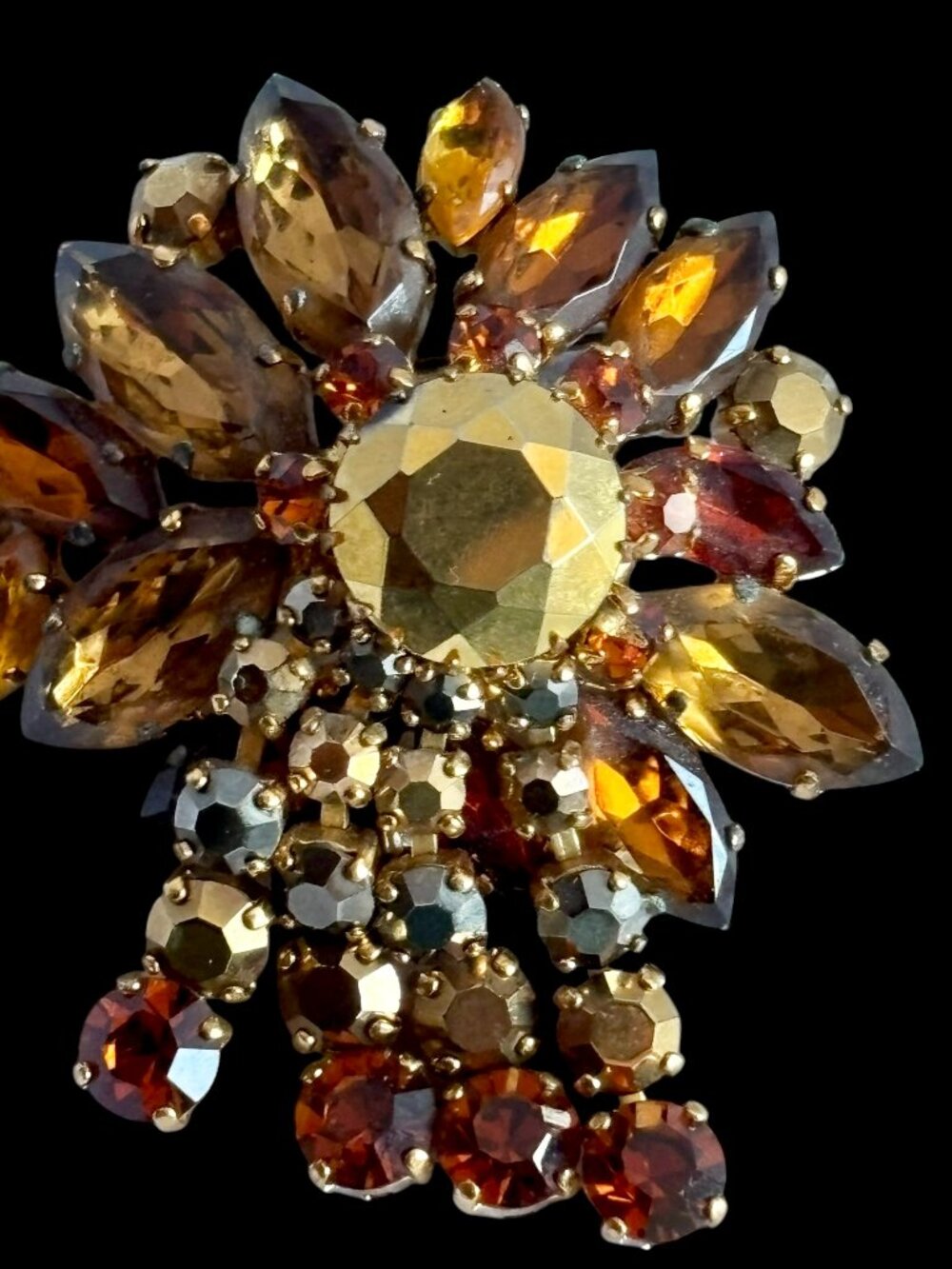 1950s 1960s Gold Tone Dangly Rhinestone Brooch
